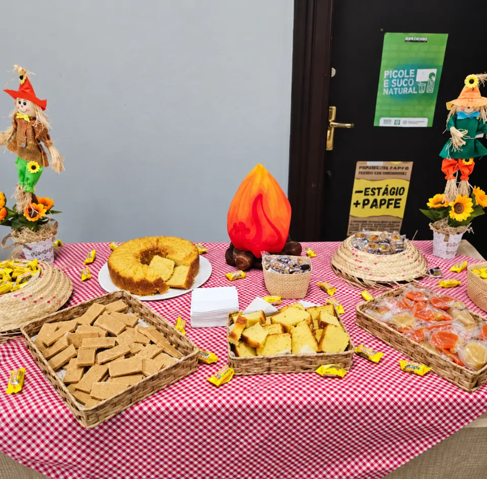 Mesa de doces típicos para festa junina