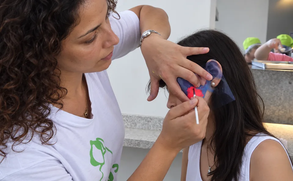 Pinturas neon festa Infantil