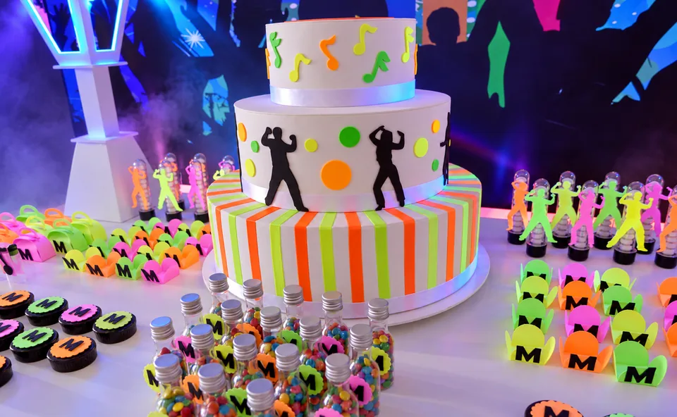 Decoração para festa neon infantil