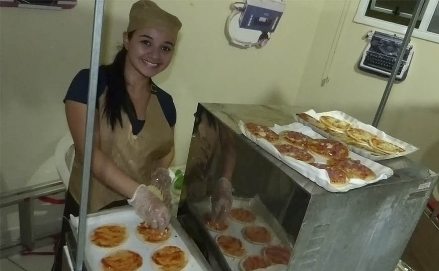 Barraquinhas de mini pizza festa infantil